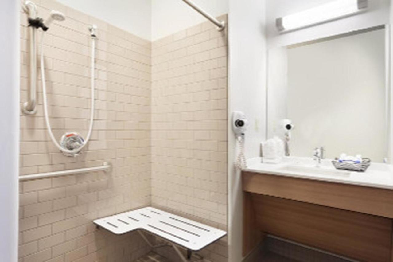 Microtel Inn & Suites By Wyndham Altoona Εξωτερικό φωτογραφία