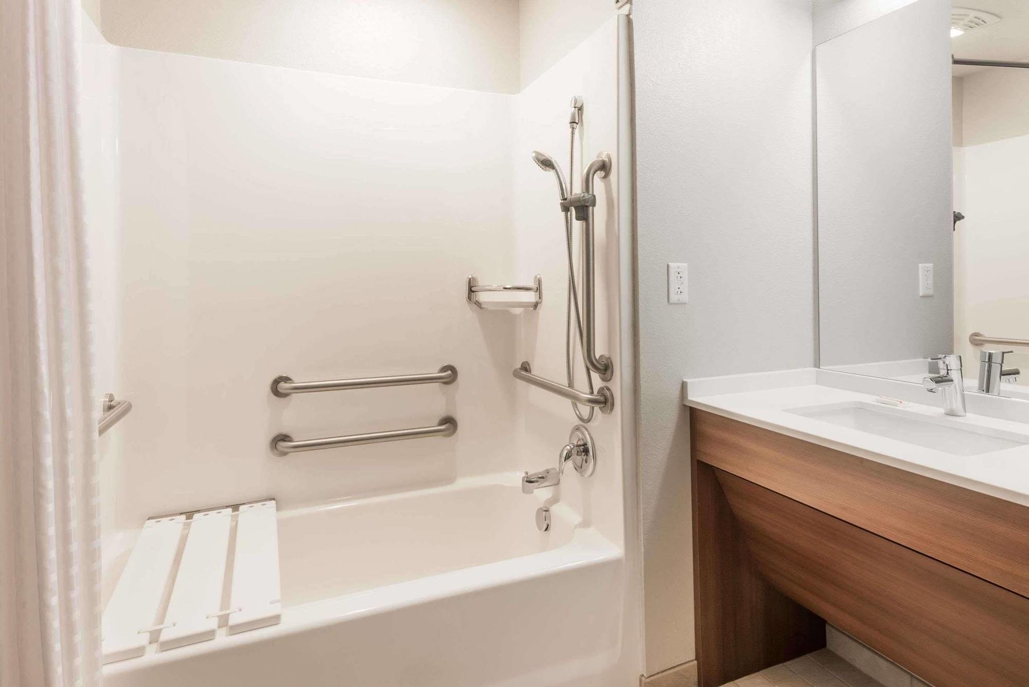 Microtel Inn & Suites By Wyndham Altoona Εξωτερικό φωτογραφία
